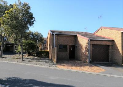 Townhouse For Sale in Stellenberg, Bellville